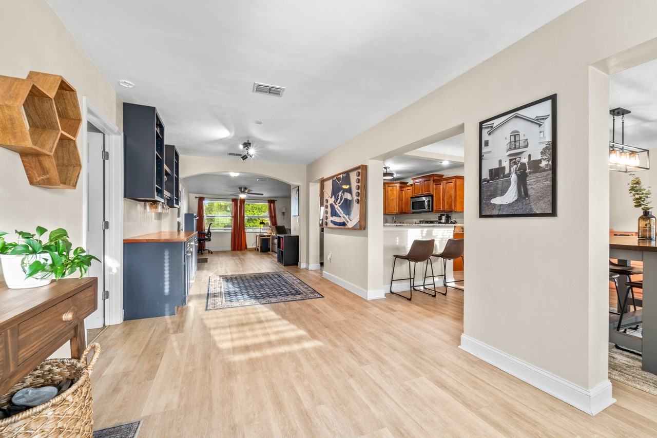 5120 Aragon Way S - Photo 3 of 20