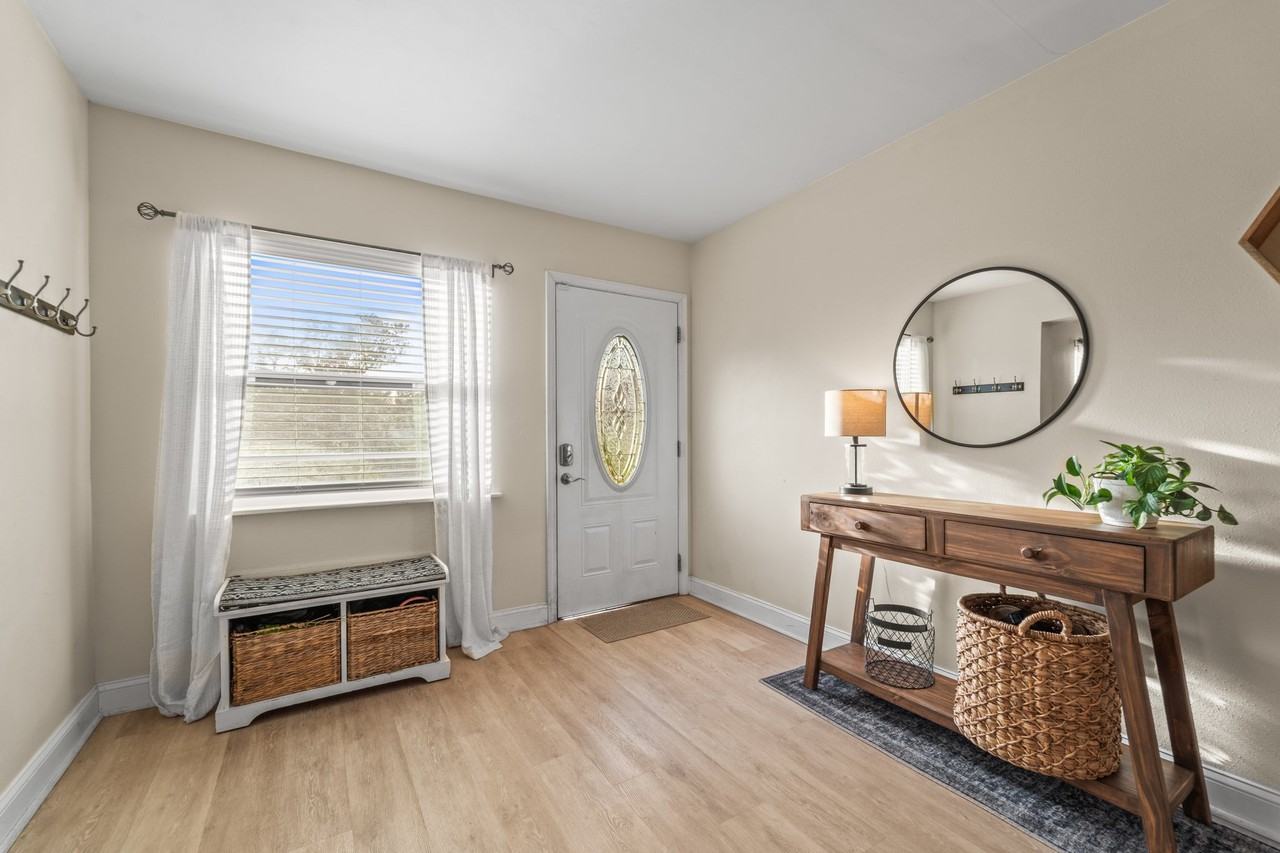 5120 Aragon Way S - Photo 4 of 20