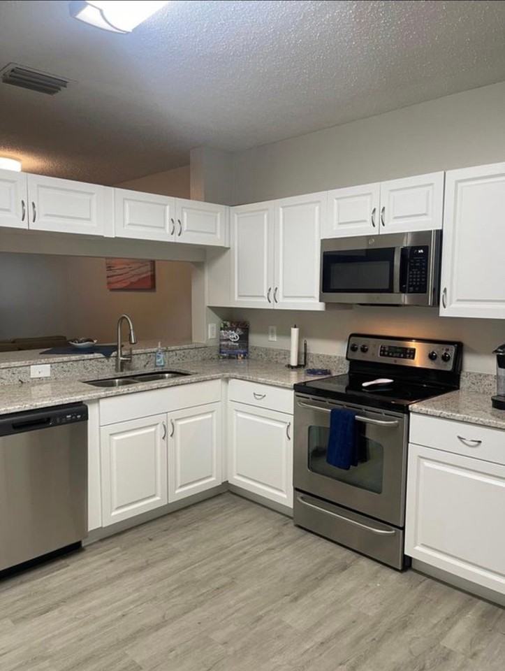 5921 Bayside Key Dr - Photo 4 of 9