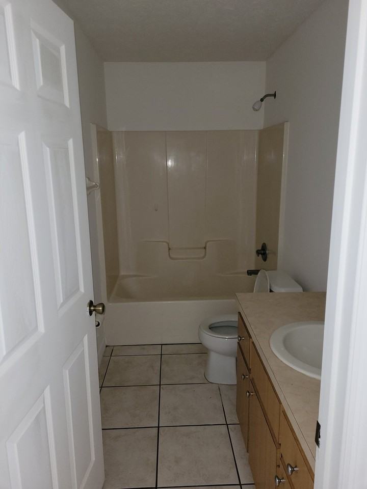 706 Ne 27th St - Photo 3 of 5