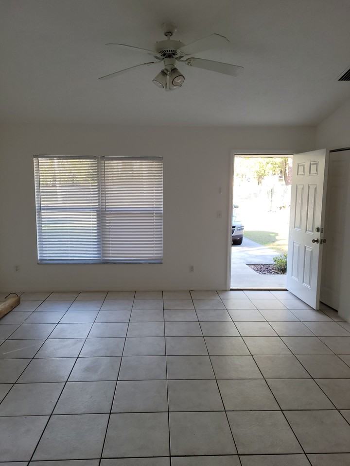 706 Ne 27th St - Photo 4 of 5