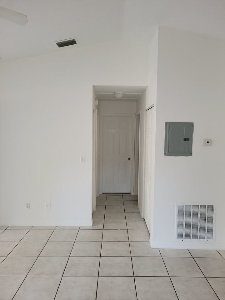 706 Ne 27th St - Photo 5 of 5