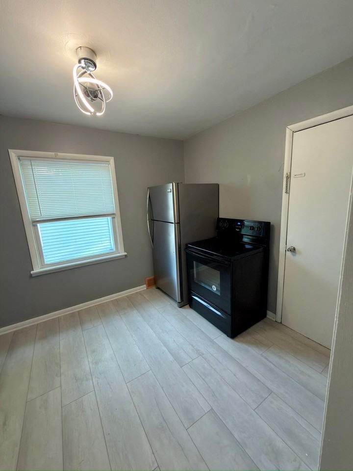 1732 S 71st St #1732 - Photo 4 of 10