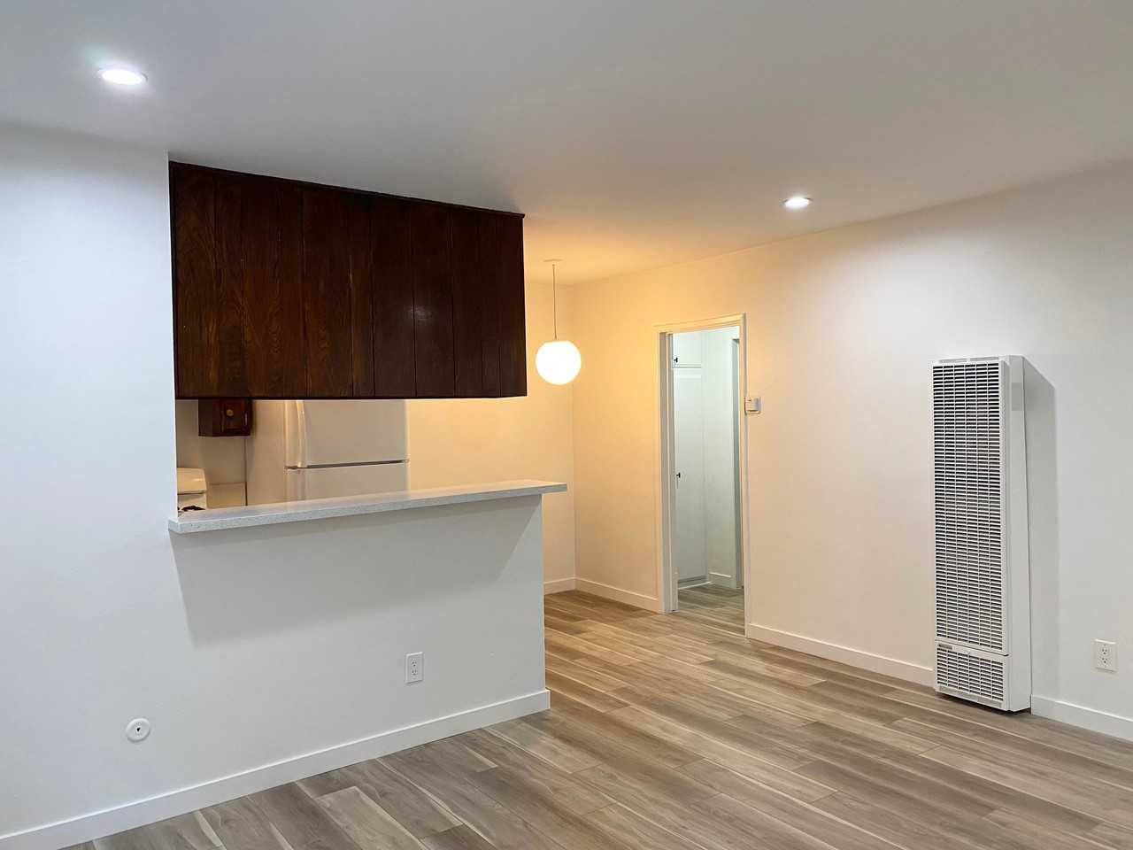 963 Edgecliffe Dr #2 - Photo 3 of 16