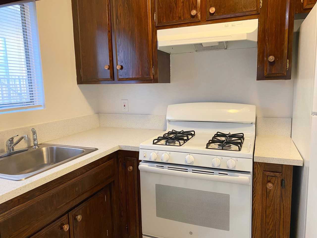 963 Edgecliffe Dr #2 - Photo 5 of 16