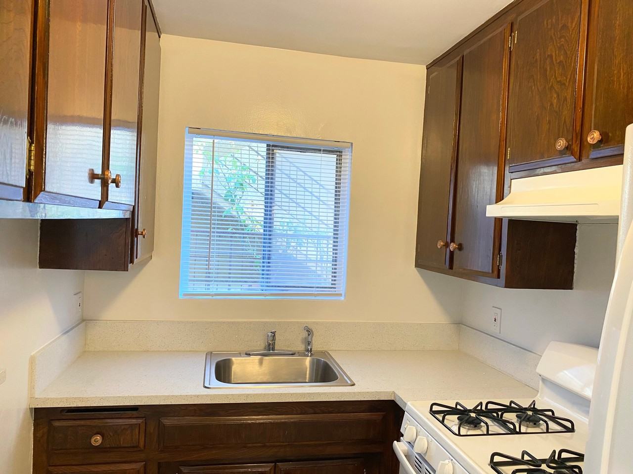 963 Edgecliffe Dr #2 - Photo 7 of 16