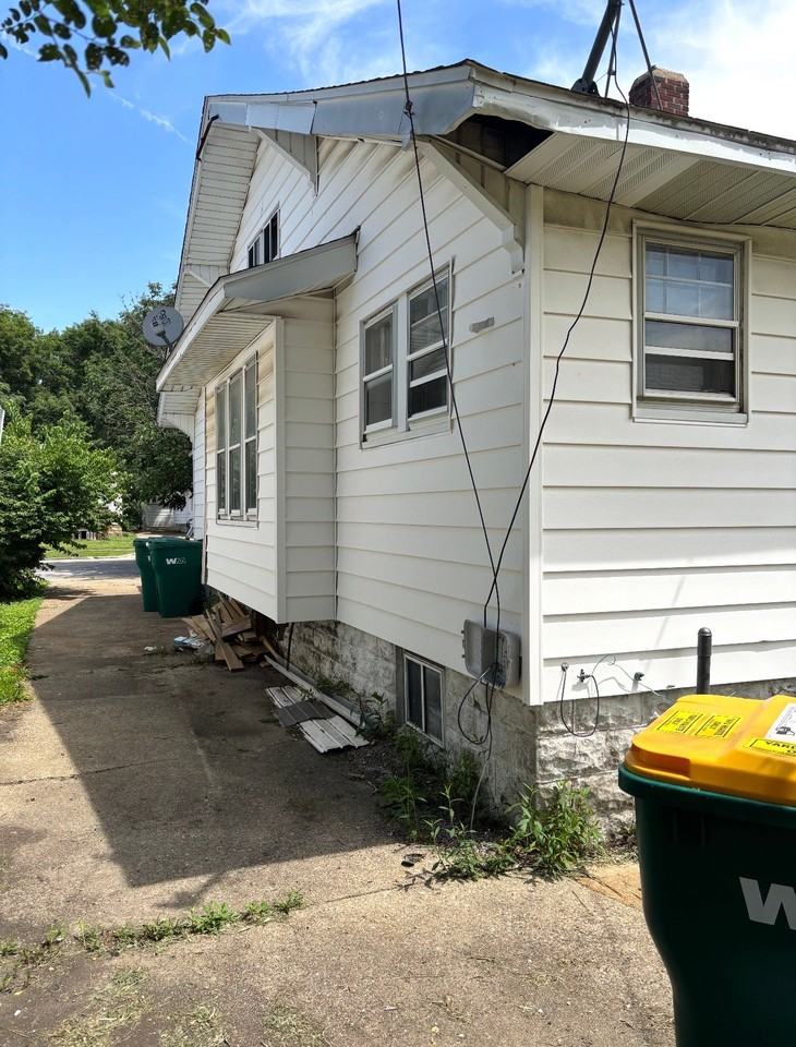 1365 E Walnut St - Photo 6 of 20