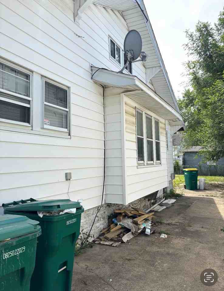 1365 E Walnut St - Photo 7 of 20