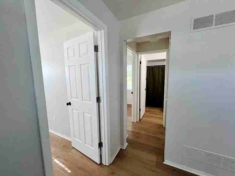 555 E Mahan Ave - Photo 2 of 17