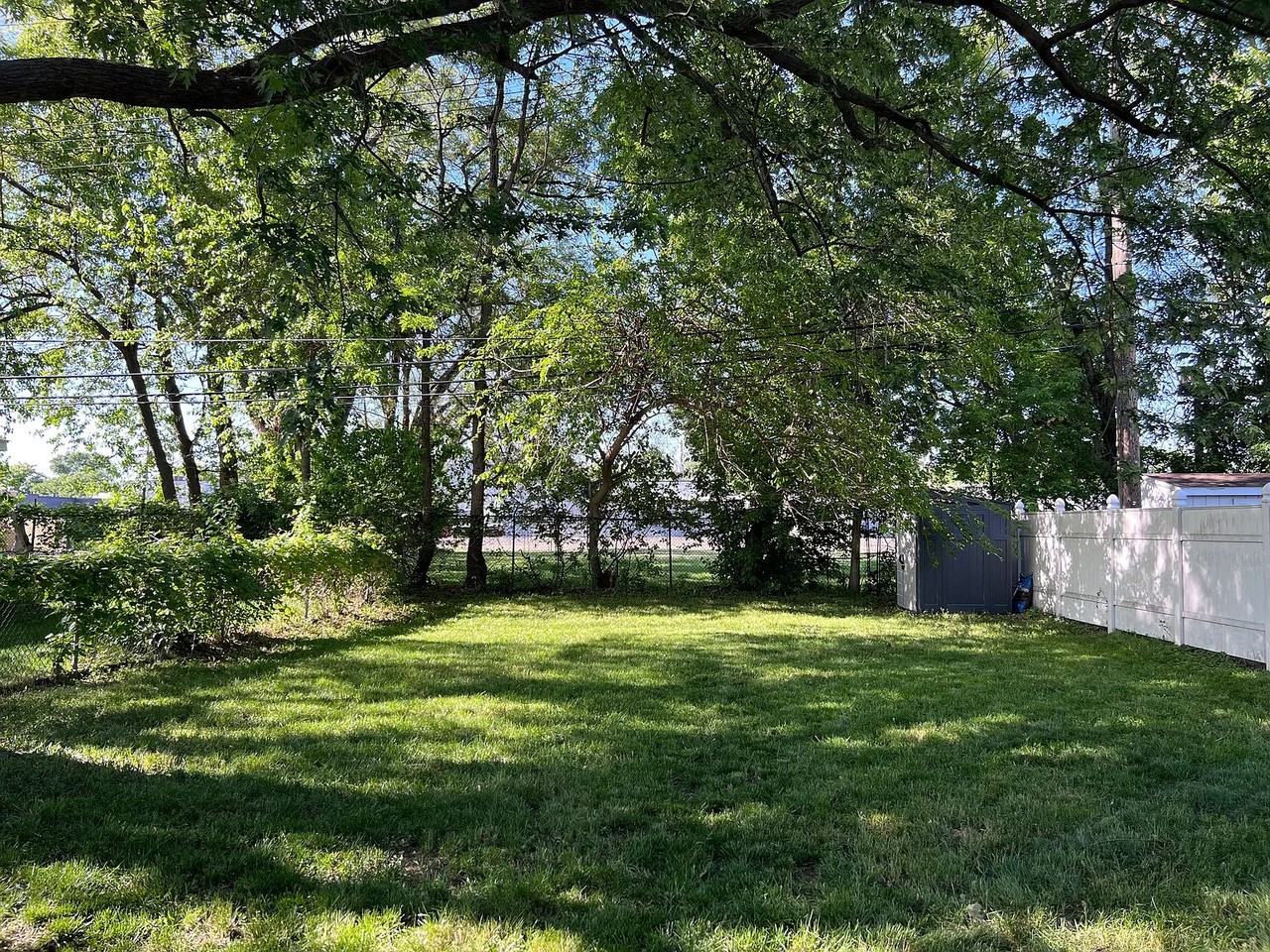 555 E Mahan Ave - Photo 5 of 17
