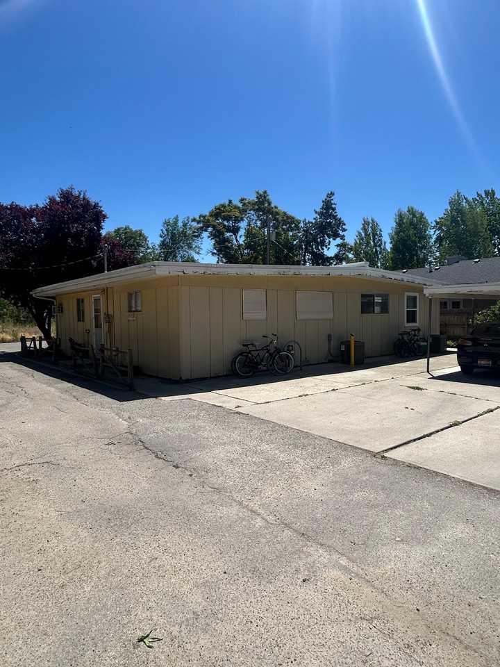 1028 E Mckinley St #B - Photo 3 of 16