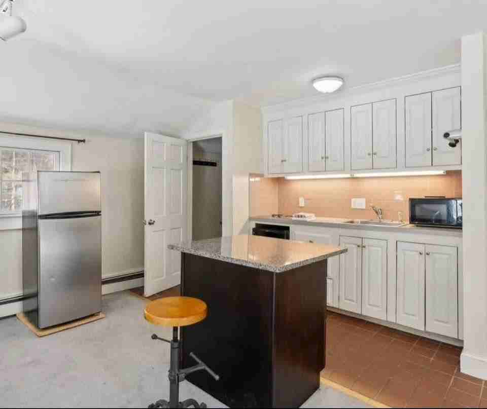 100 Hardy Rd - Photo 2 of 6