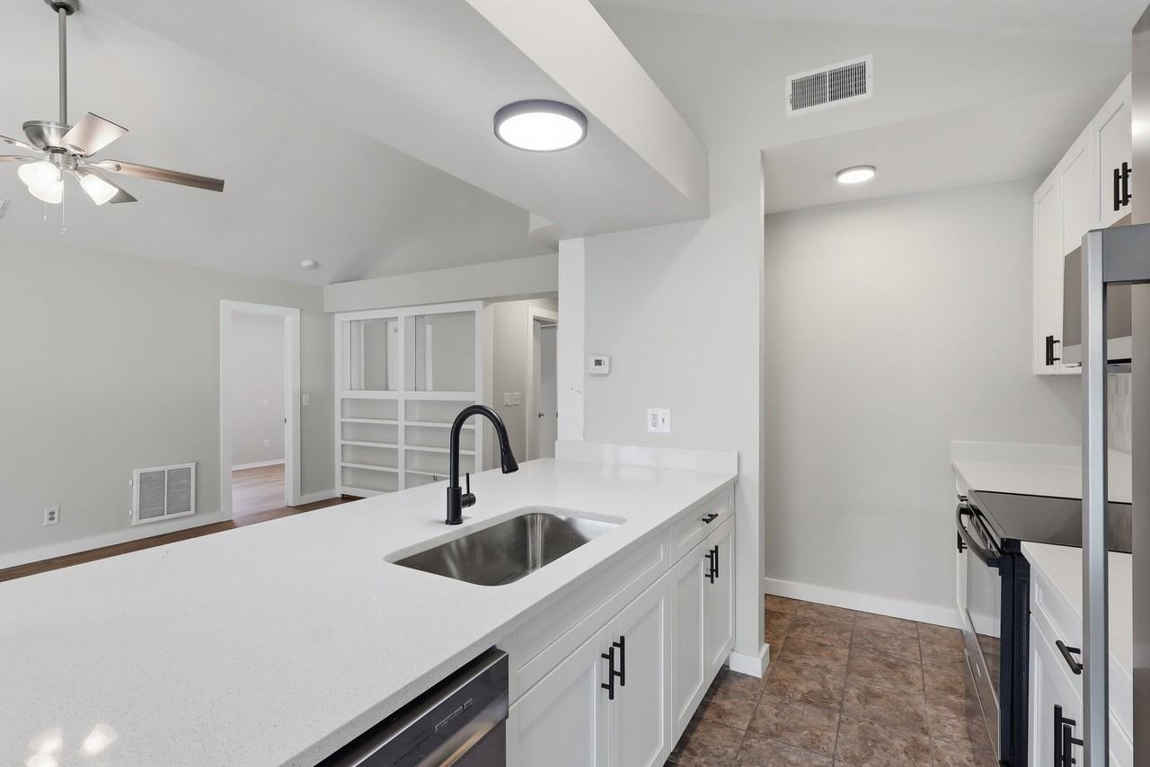 3751 Mackenzie Ct - Photo 3 of 16