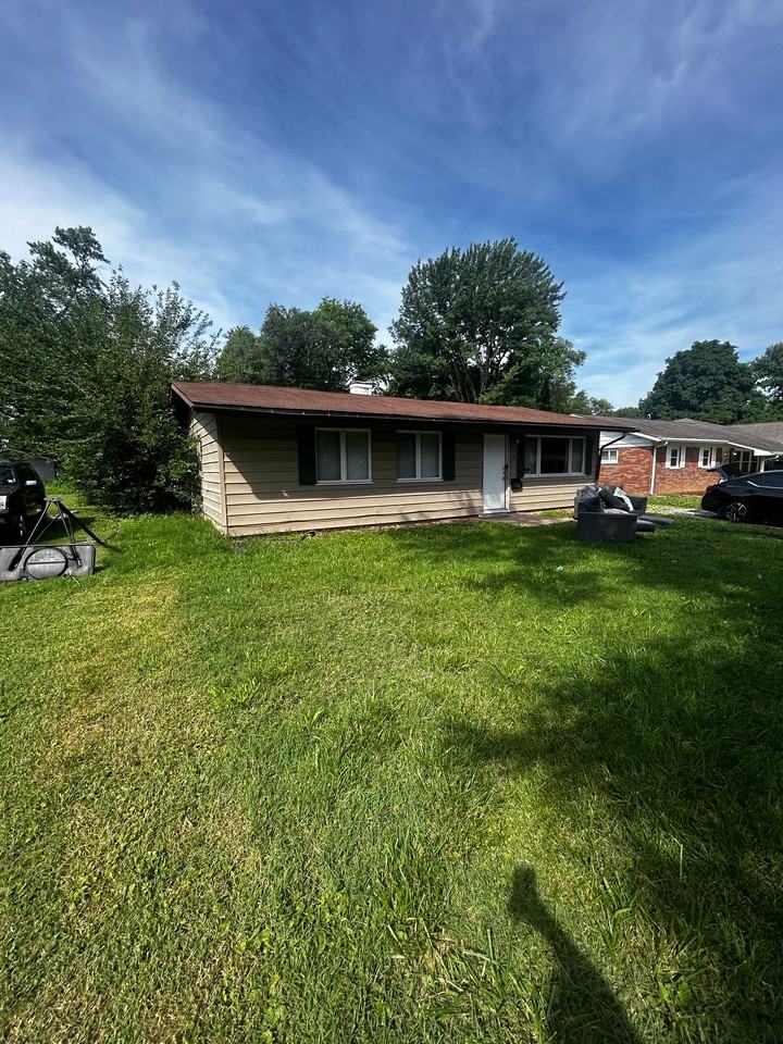 13 Drexel Dr - Photo 3 of 20