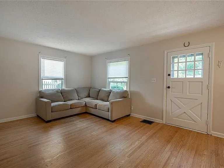 1827 E 66th St - Photo 6 of 14