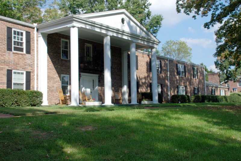 611 E Mountcastle Dr