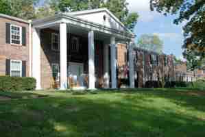 featured image of 611 E Mountcastle Dr