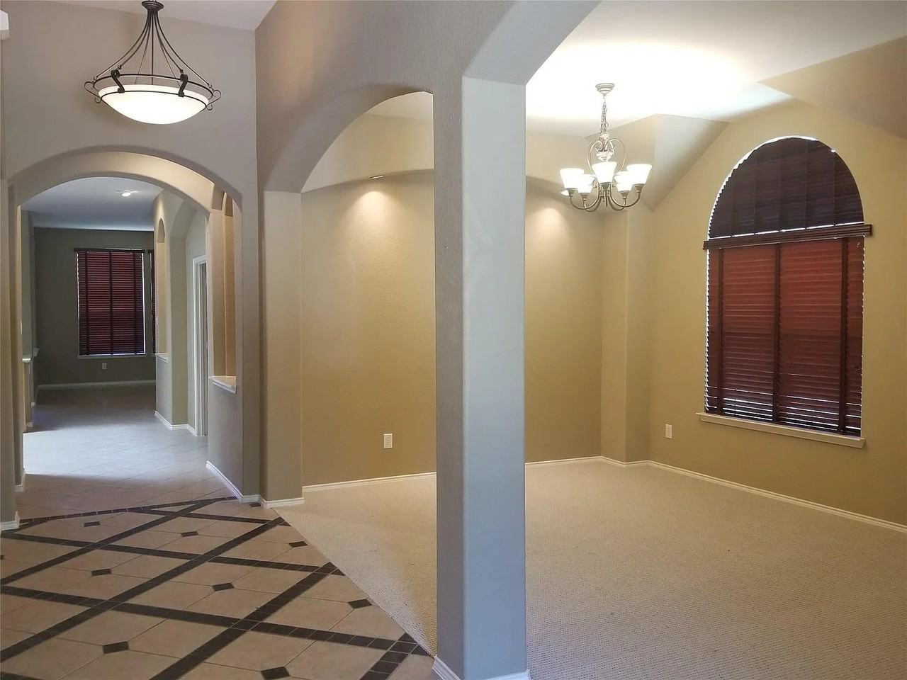 9208 Sterling Gate Dr - Photo 3 of 8