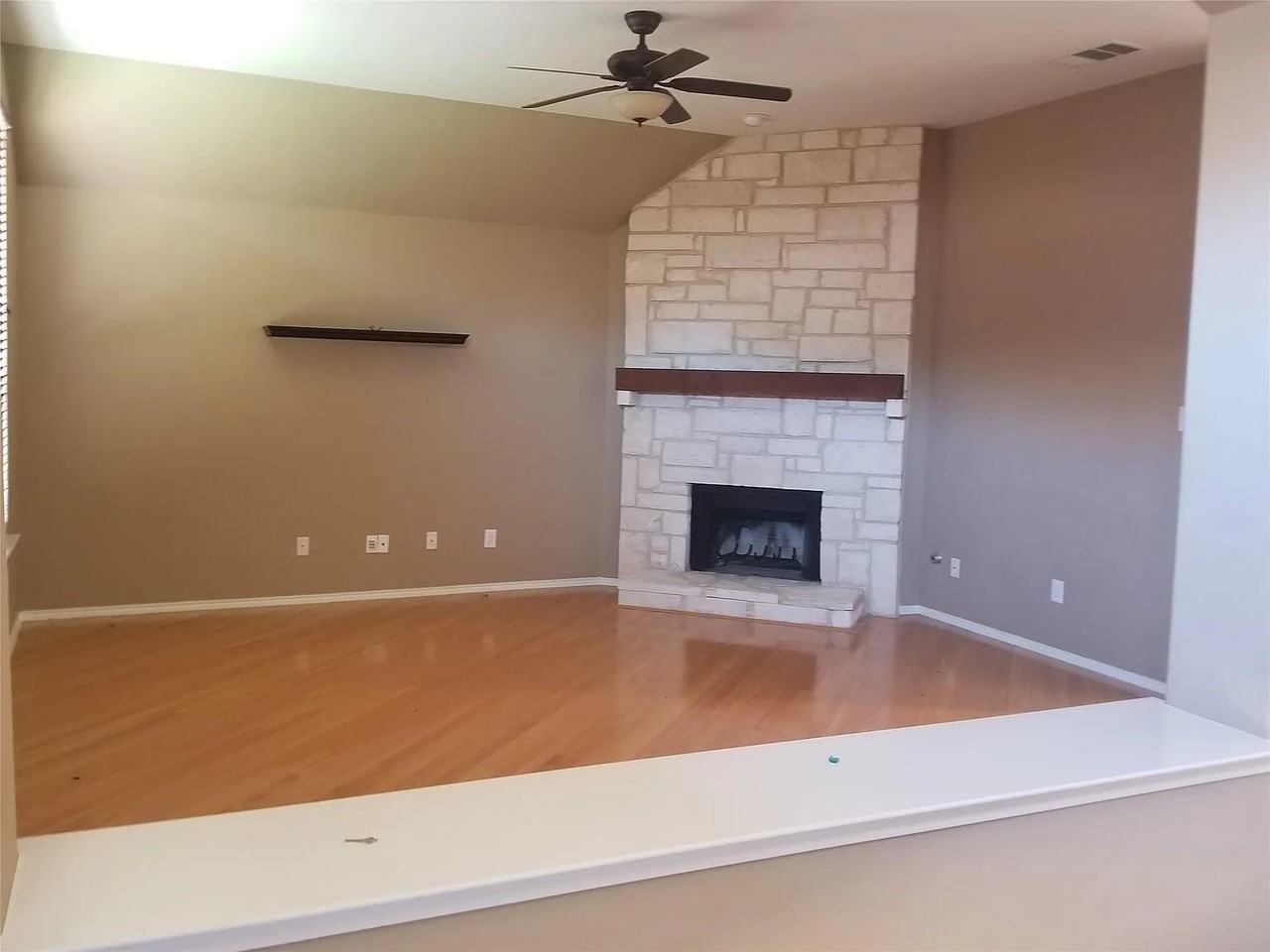 9208 Sterling Gate Dr - Photo 6 of 8