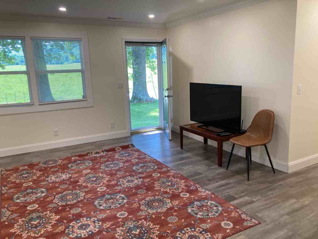 569 Summitt Dr - Photo 3 of 11
