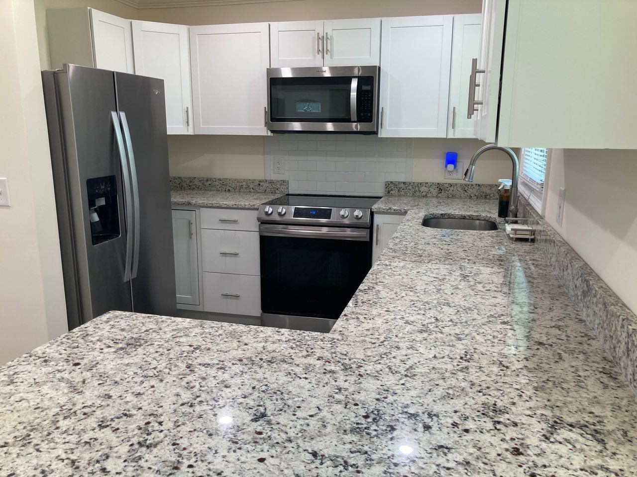 569 Summitt Dr - Photo 5 of 11