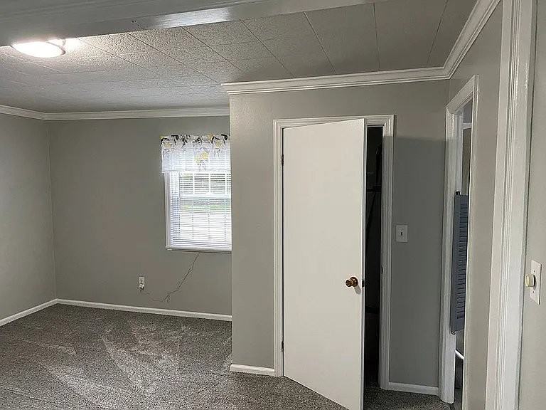 745 Sidney St - Photo 6 of 20