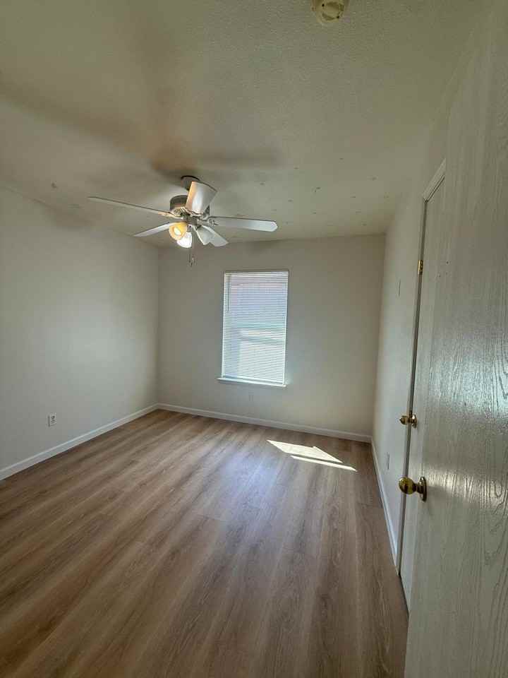 4915 Fortuna Pl - Photo 7 of 11