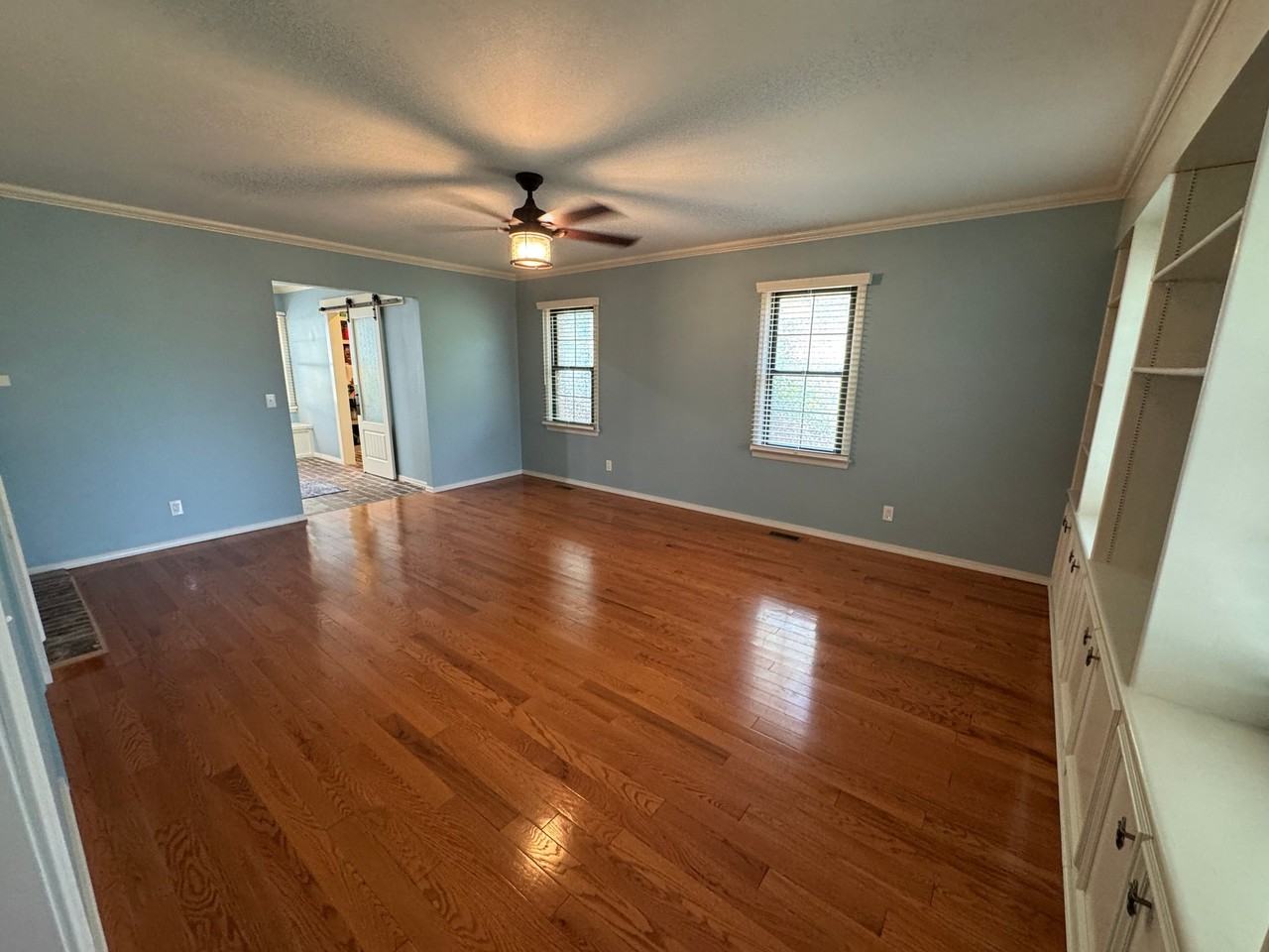 425 E Seneca St - Photo 5 of 17