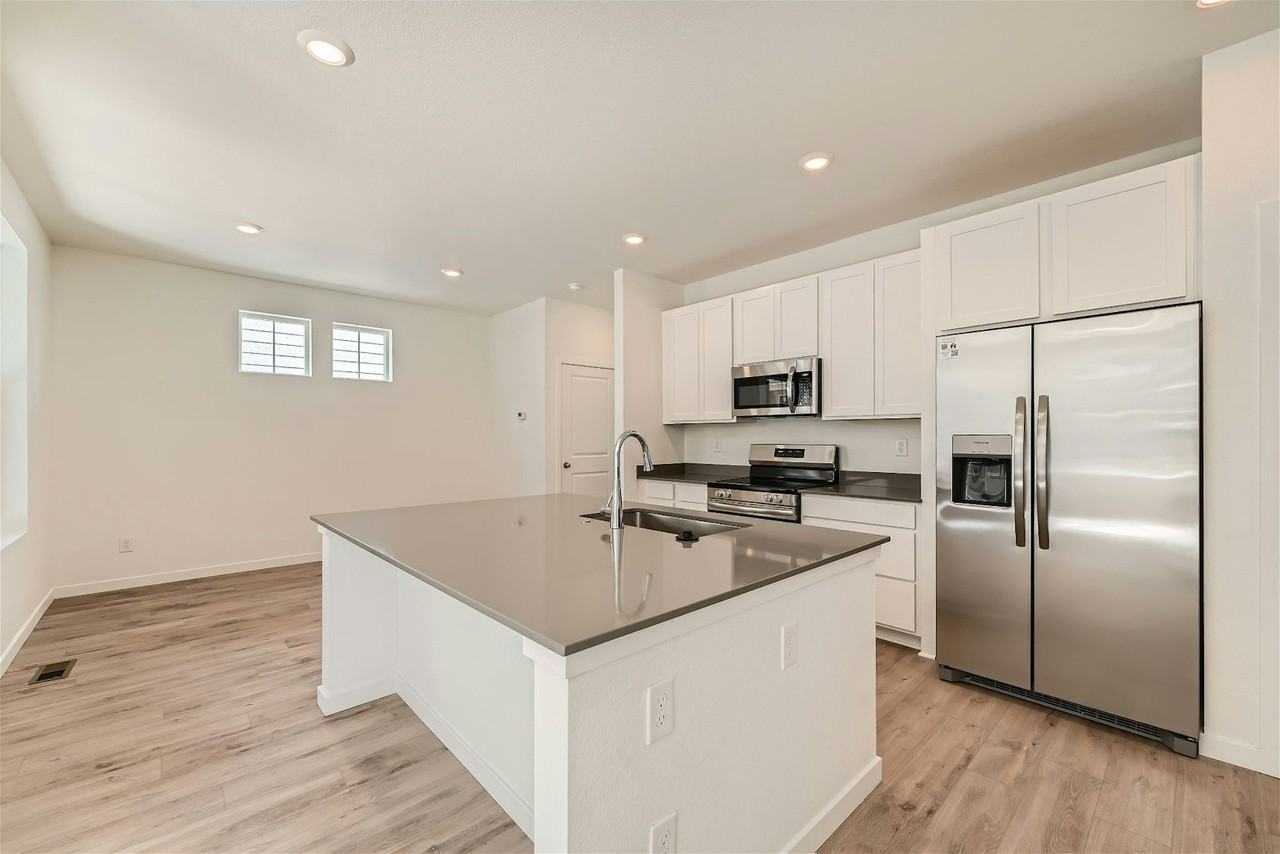 9043 Winding Glen Lane - Photo 4 of 30