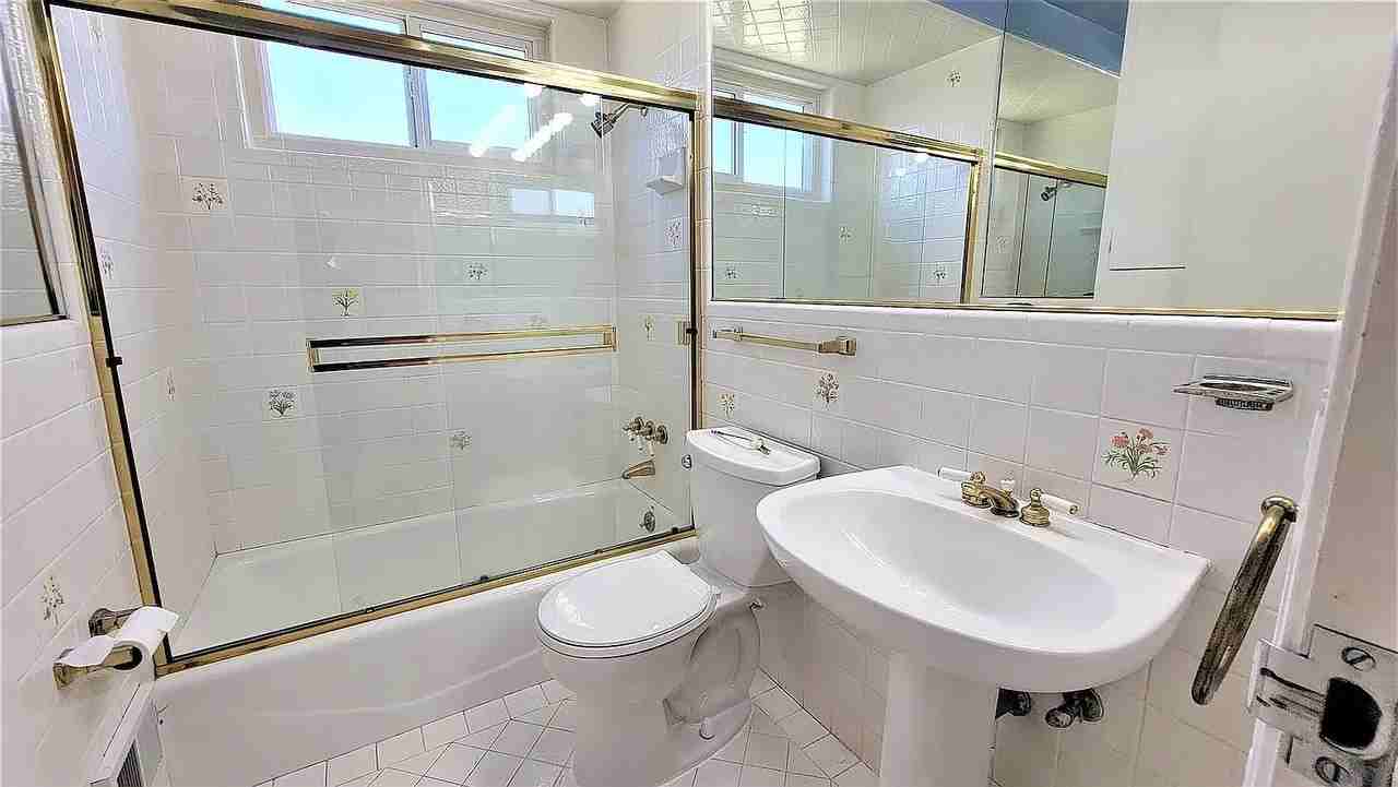 606 South Hill Boulevard - Photo 7 of 15