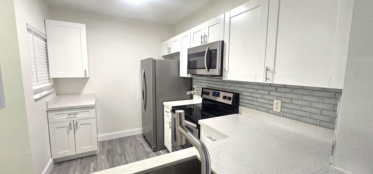 521 Villa Del Sol Cir #1 - Photo 2 of 18