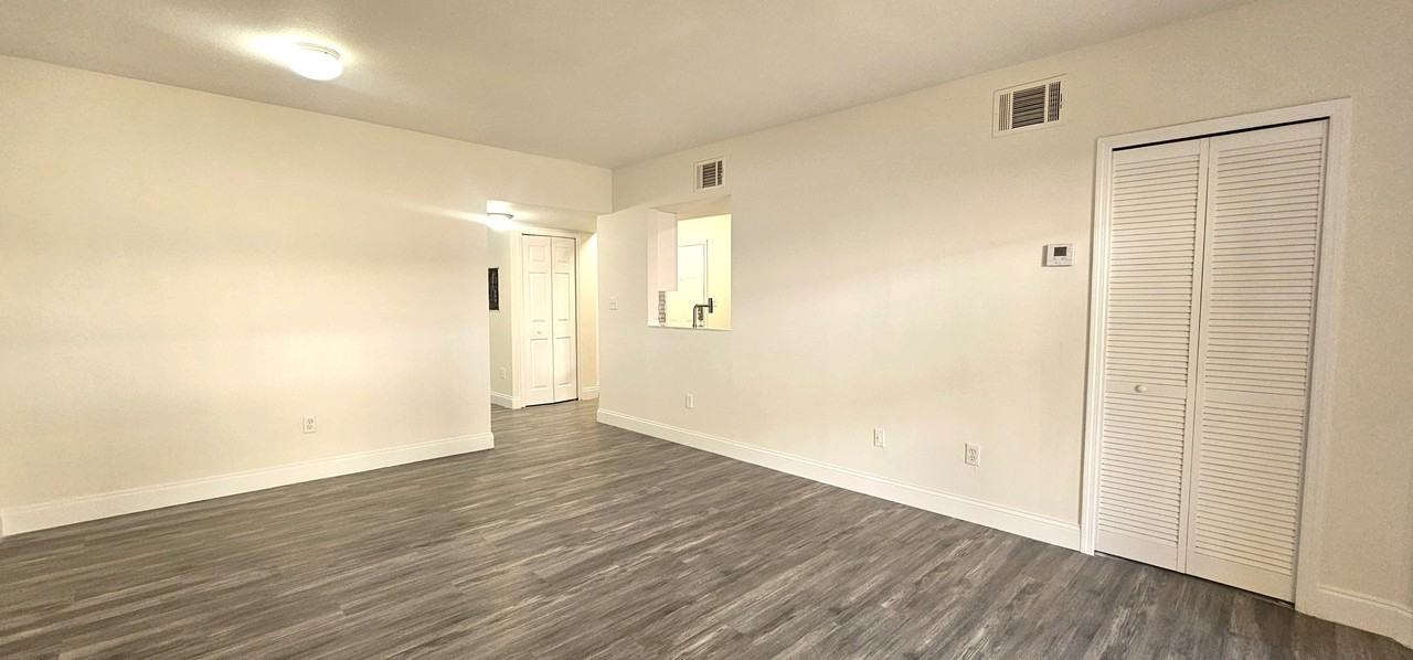 521 Villa Del Sol Cir #1 - Photo 5 of 18