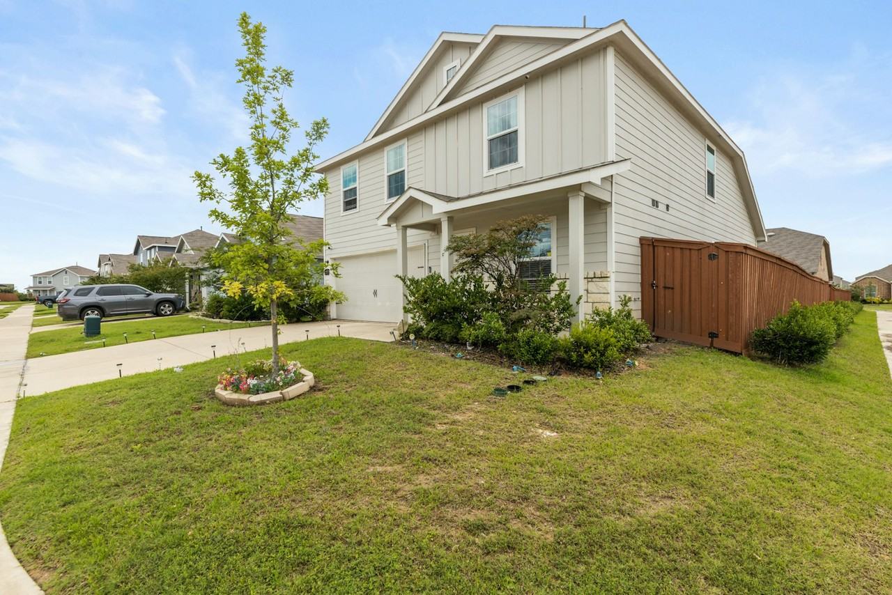 2915 Acacia Dr - Photo 2 of 23
