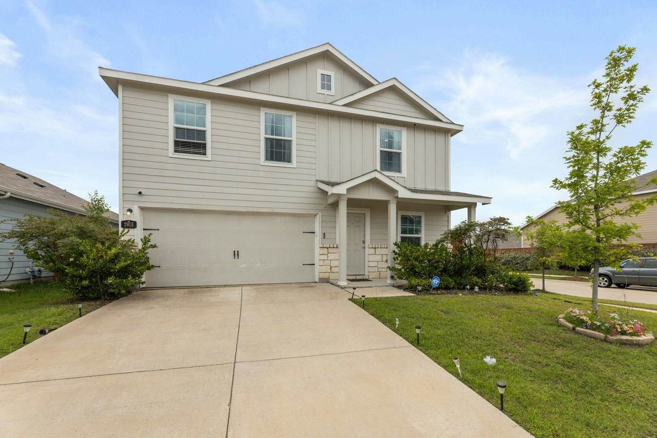 2915 Acacia Dr - Photo 3 of 23