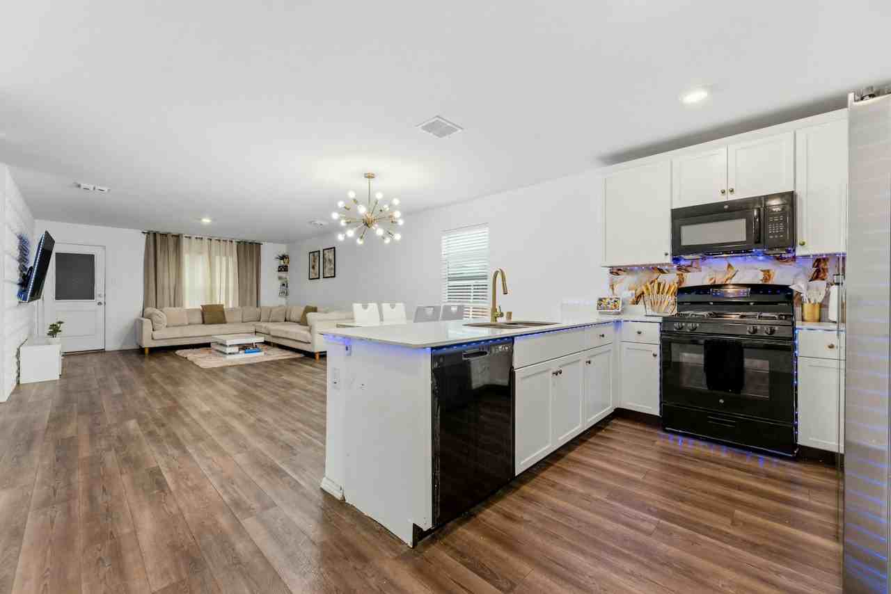 2915 Acacia Dr - Photo 6 of 23