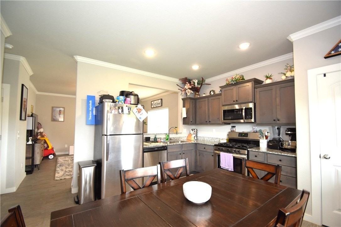 1520 Sandpiper St - Photo 4 of 20