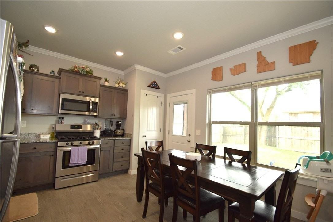 1520 Sandpiper St - Photo 5 of 20