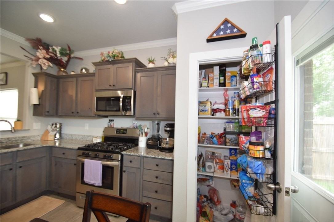 1520 Sandpiper St - Photo 7 of 20