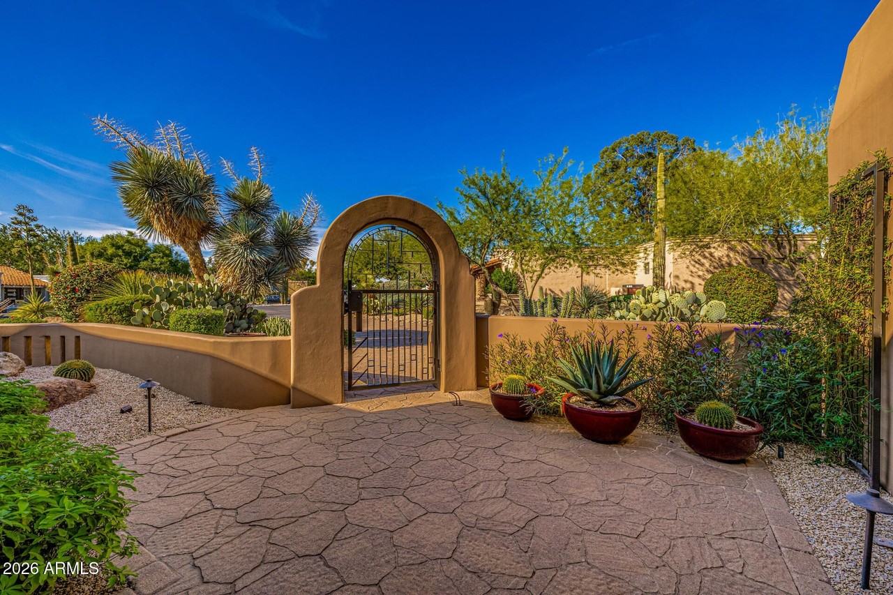 8406 E Calle Buena Vis - Photo 7 of 50