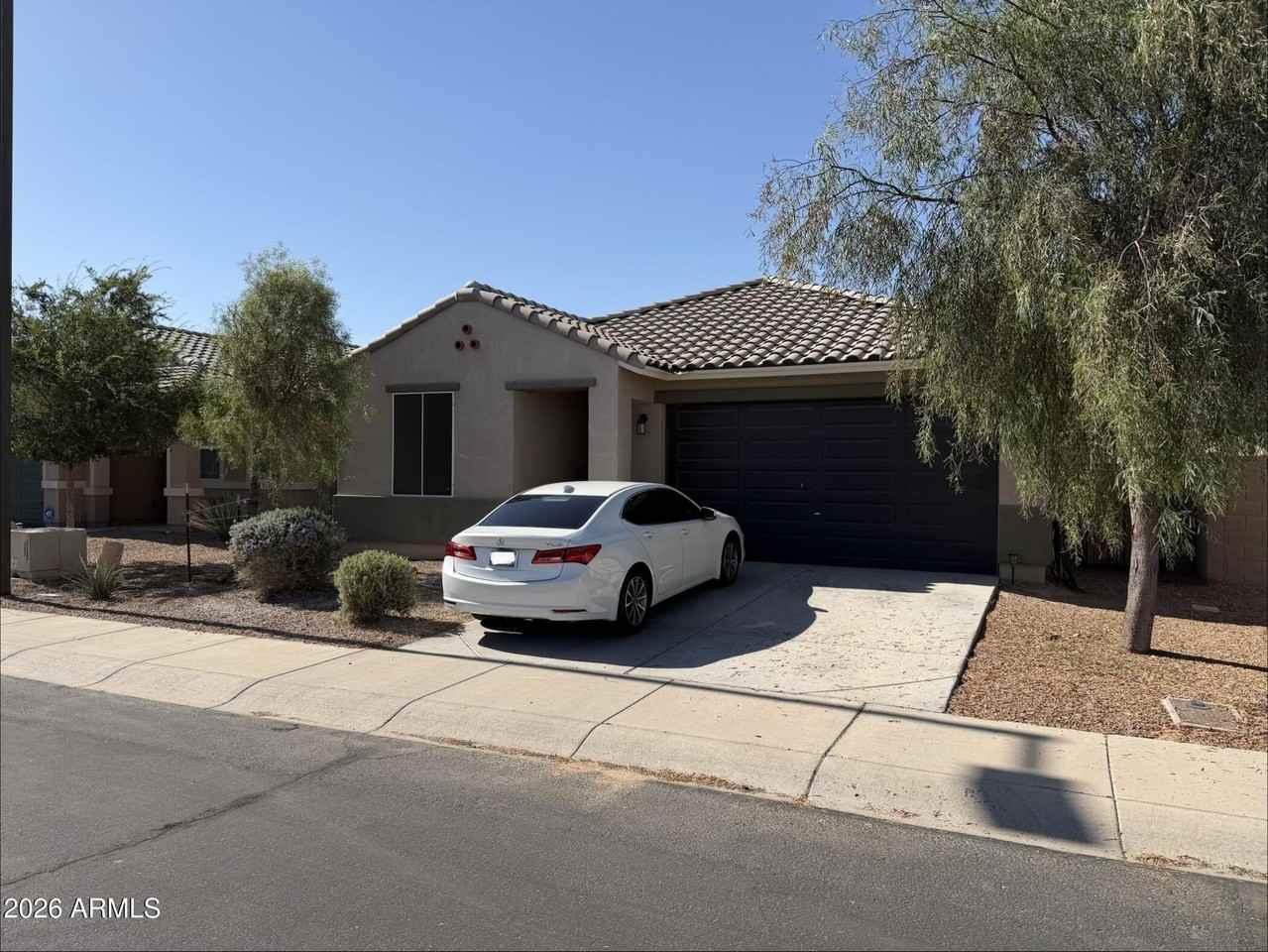 24740 W Jessica Ln - Photo 2 of 19