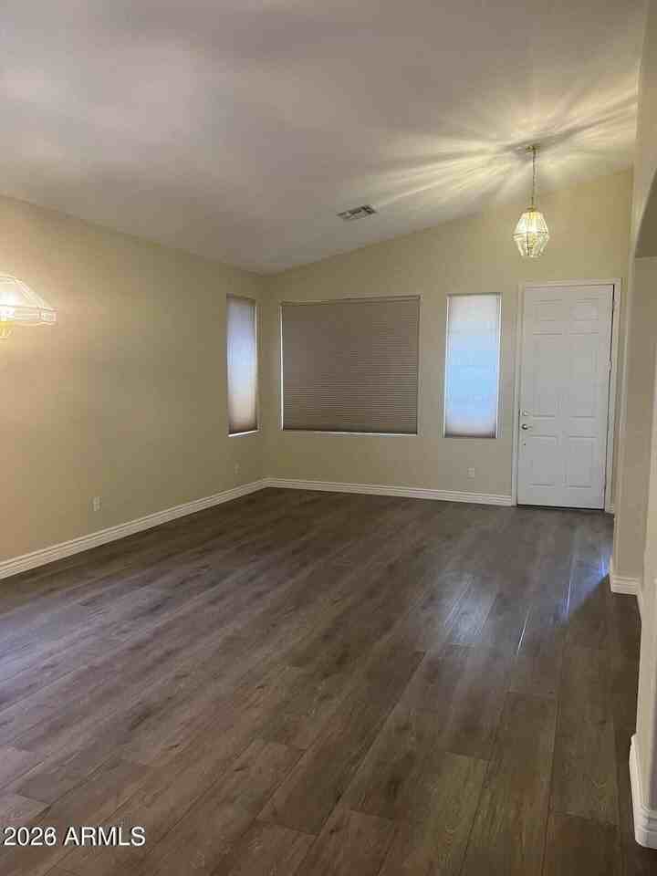 7033 W Irma Ln - Photo 3 of 23