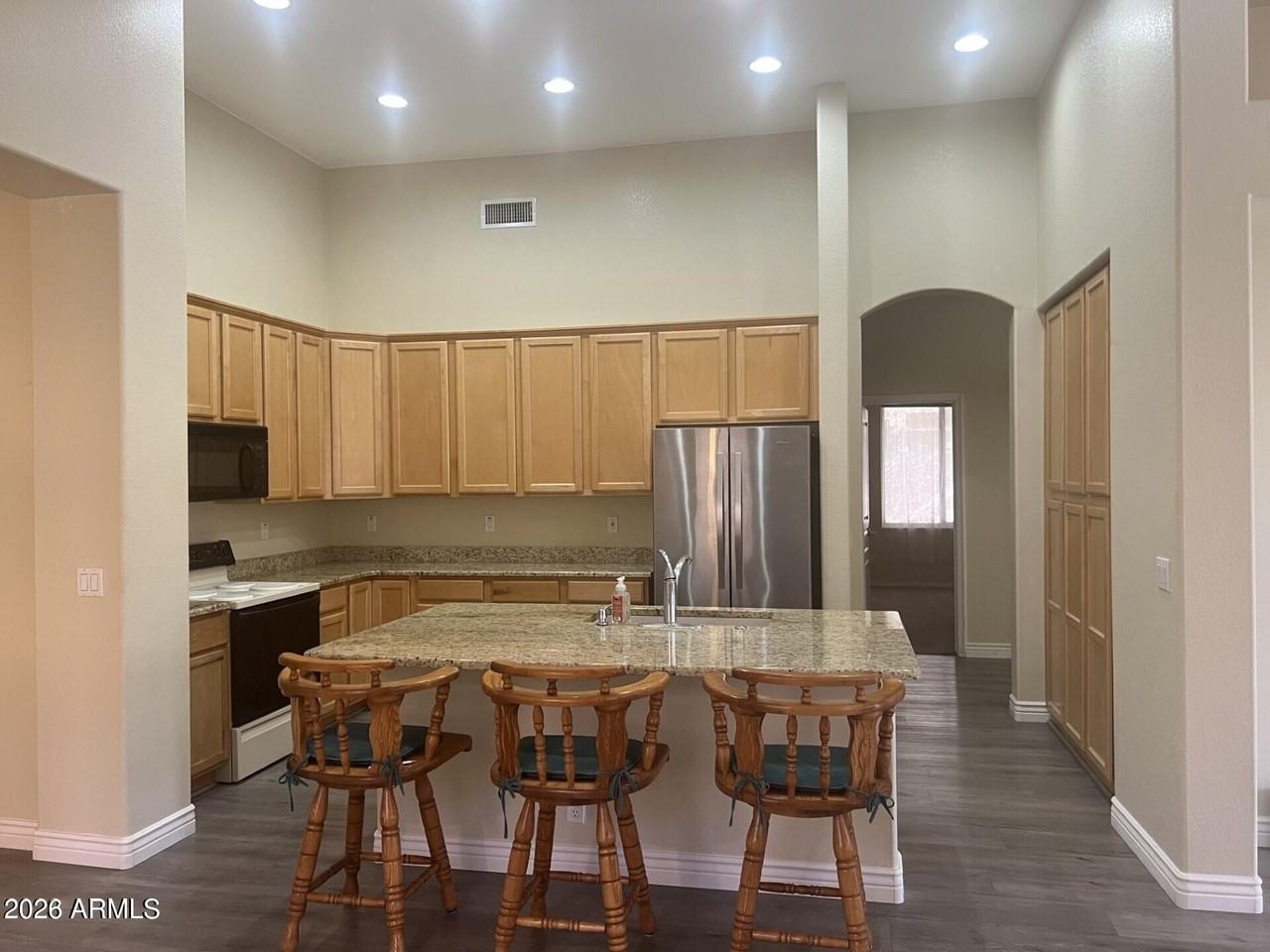 7033 W Irma Ln - Photo 4 of 23