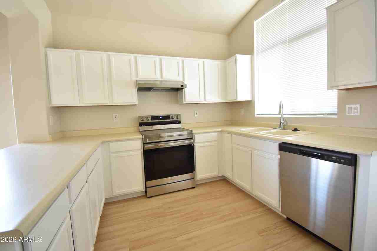 3511 W Morse Ct - Photo 4 of 13