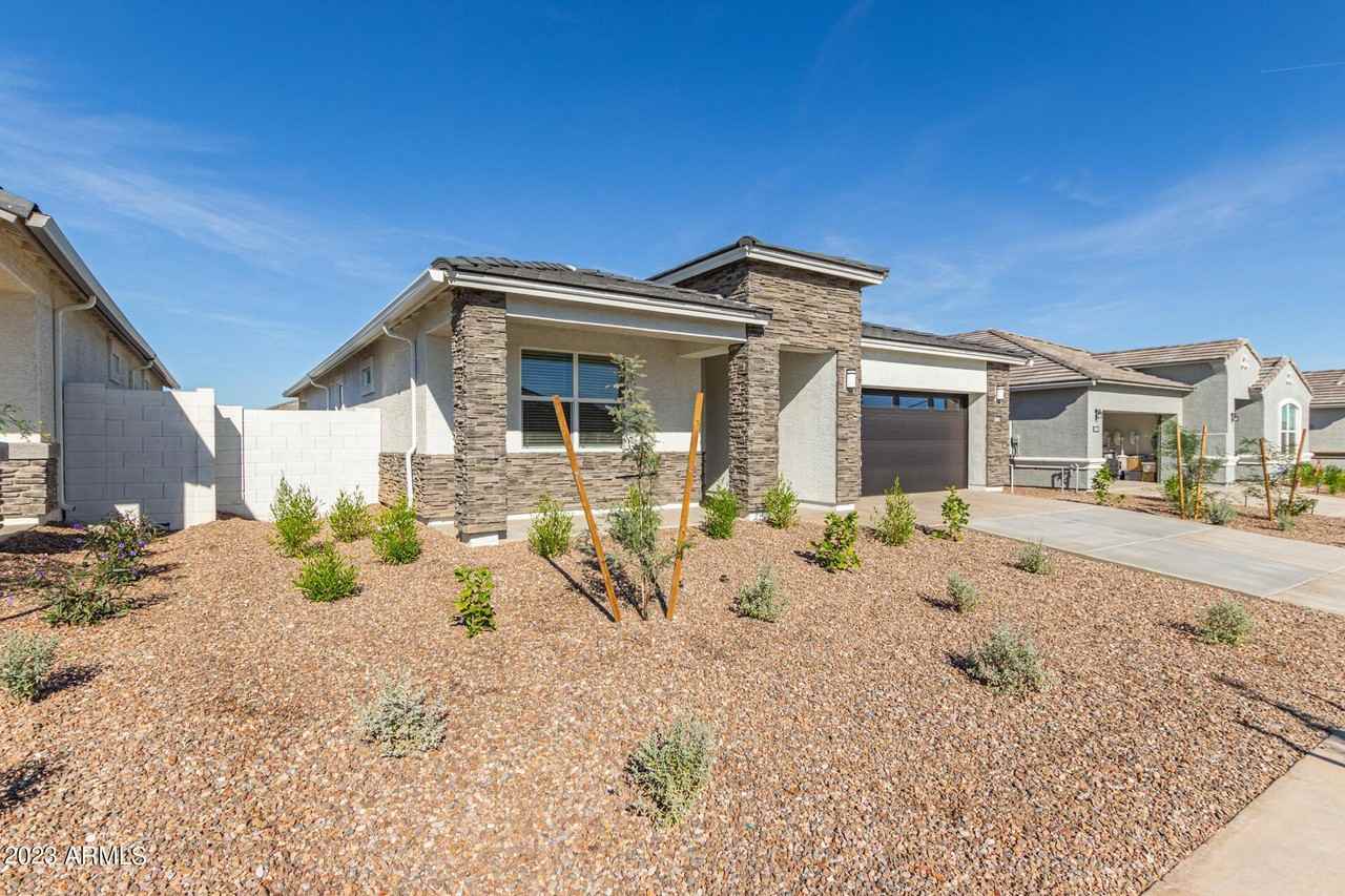 18646 W Buckskin Trl - Photo 3 of 32