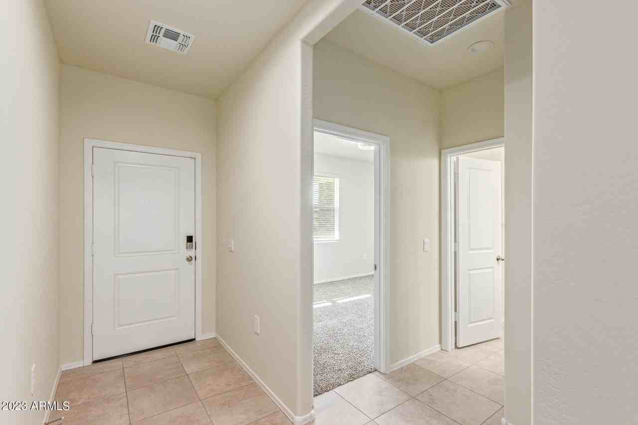 18646 W Buckskin Trl - Photo 7 of 32