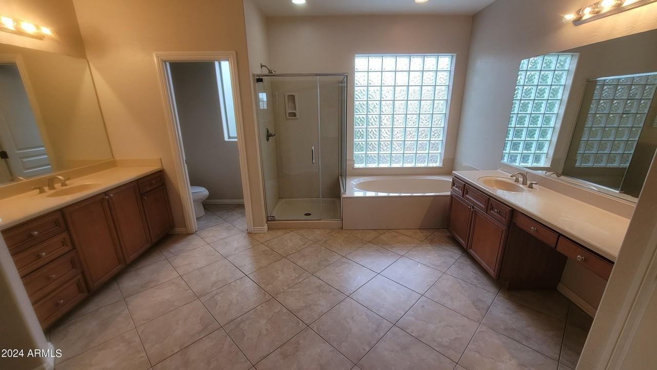 7318 N Kirsten Ave - Photo 3 of 48
