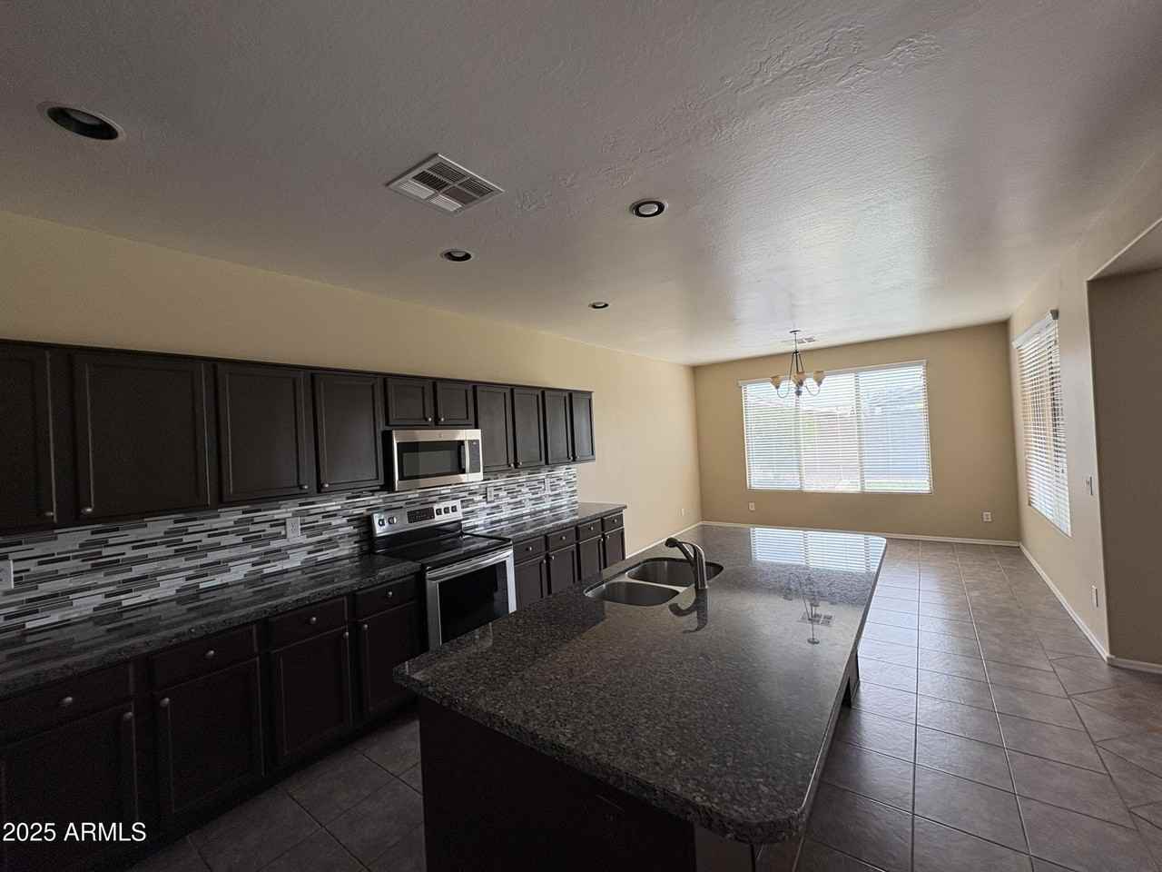 2703 E Zion Way - Photo 6 of 25