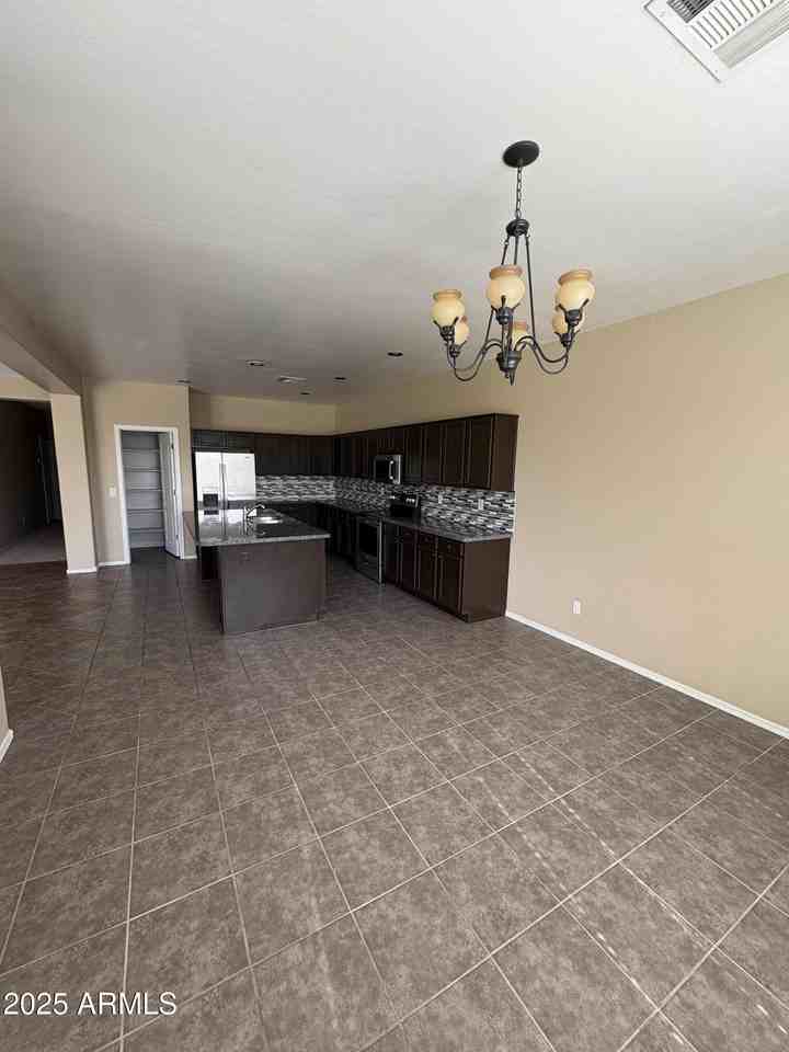 2703 E Zion Way - Photo 7 of 25