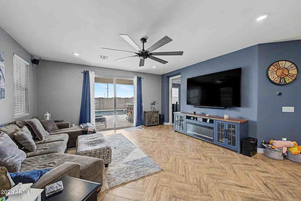 17279 W Dahlia Dr - Photo 2 of 14