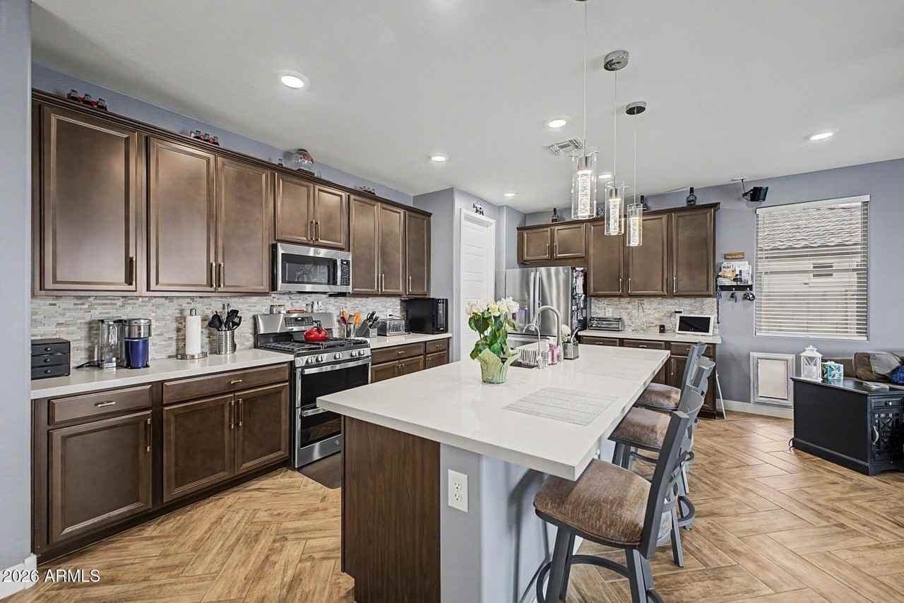 17279 W Dahlia Dr - Photo 4 of 14